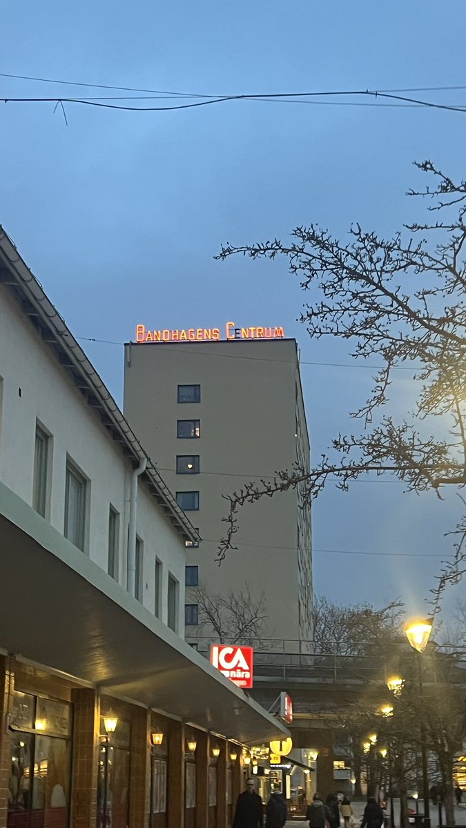 De skulle stå Bandhagen Cuntrum men en bokstav slockna💔
