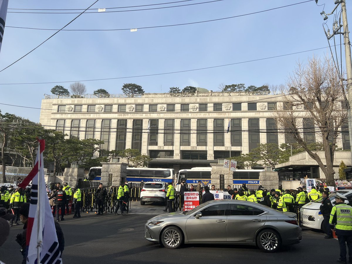 탄핵 각하 외치러 왔다