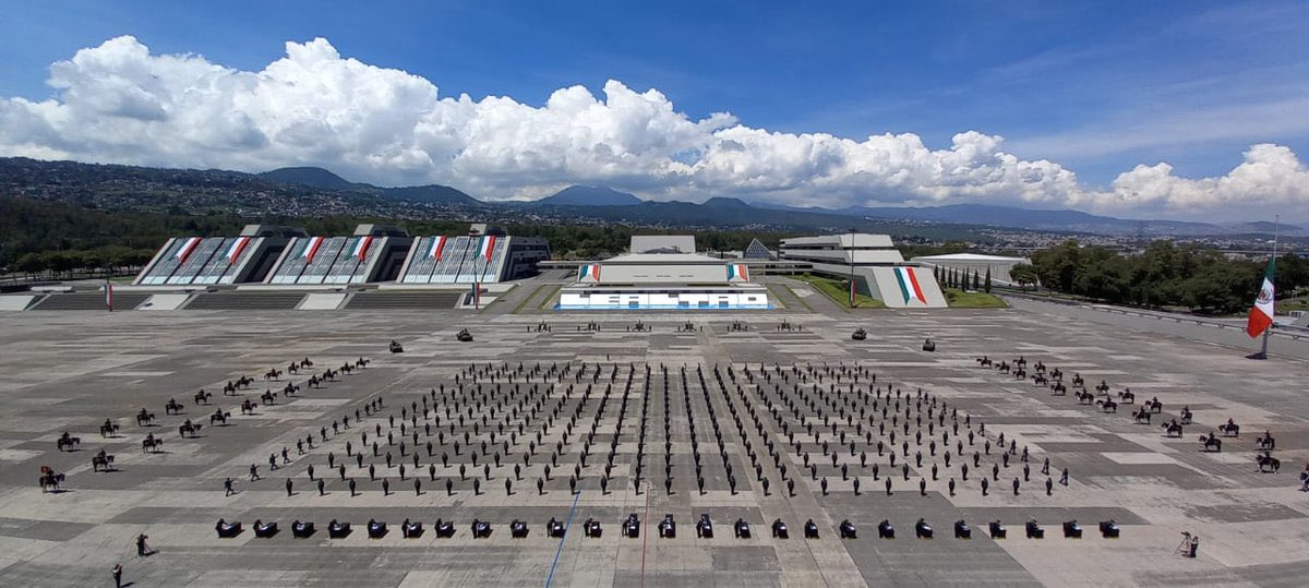 luusssso's tweet photo. The architecture at the Mexican Army’s military college feels like a sci-fi movie https://t.co/WrTjDOw6CH