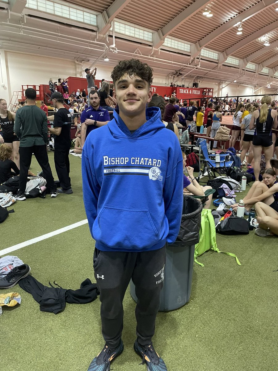 💿NEW SCHOOL RECORD💿

Phoenix Boyer runs a 8.19 in the 60m hurdles to break his own school record and place 🥉!
