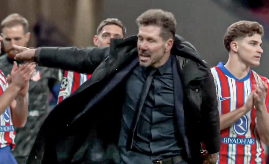 7Sempiterno7's tweet photo. Me encanta el ridículo que ha hecho Simeone en la rueda de prensa. Está frustrado, está enrabietado, está llorando por dentro y, sobre todo, está eliminado. Me gusta verlos así, se lo merecen. https://t.co/sfU7UYc5vZ