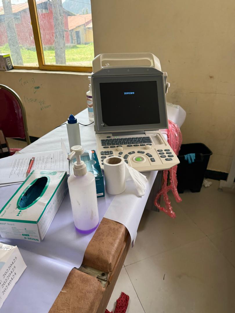 MycetomaRC's tweet image. Dr. Mustafa Elnour Bahar, consultant radiologist at the Mycetoma Research Centre, is training Ethiopian radiologists on using ultrasound for mycetoma diagnosis. This initiative boosts early detection and strengthens the country's ability to manage the disease. #Ethiopia