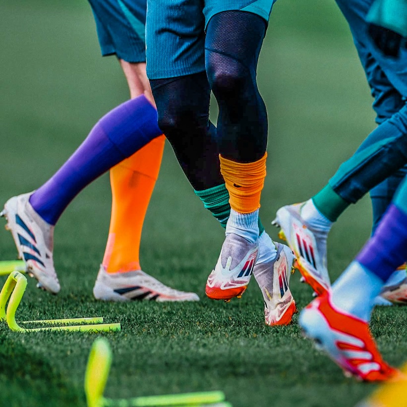 EuroFoot (@eurofootcom) on Twitter photo ๐ค๐ To show support for Down Syndrome Awareness, Tottenham players wore mismatched socks during their training session. ๐งฆ ๐ค๐ To show support for Down Syndrome Awareness, Tottenham players wore mismatched socks during their training session. ๐งฆ