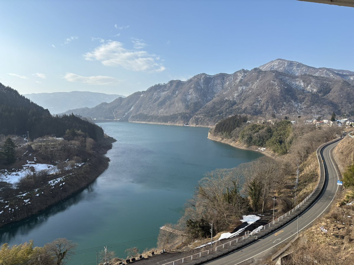 SarugakyoH's tweet photo. 最上階露天風呂付き「蓬莱」　朝の目覚め　
赤谷湖周辺春近く　ところどころ小鳥の啼く超えを聴く
本当に春めいて来ました

#蓬莱　#貴賓日　#露天風呂付き客室  #お茶室  #如庵写し 
#猿ヶ京温泉  #猿ヶ京ホテル https://t.co/UpVZJCHiX2