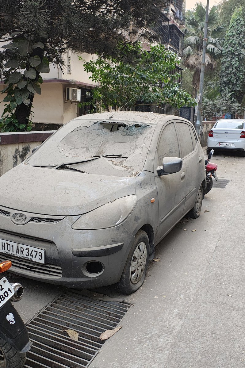 AlertCitizen5's tweet photo. @mybmcWardPN @MTPHereToHelp 
@MumbaiPolice
Remove this unused abandoned  vehicle lying for years at Domnic colony no.3, Orlem, Malad(W).

#MNCDFcollective 
#Removekhatara https://t.co/KT7ybVRR3x