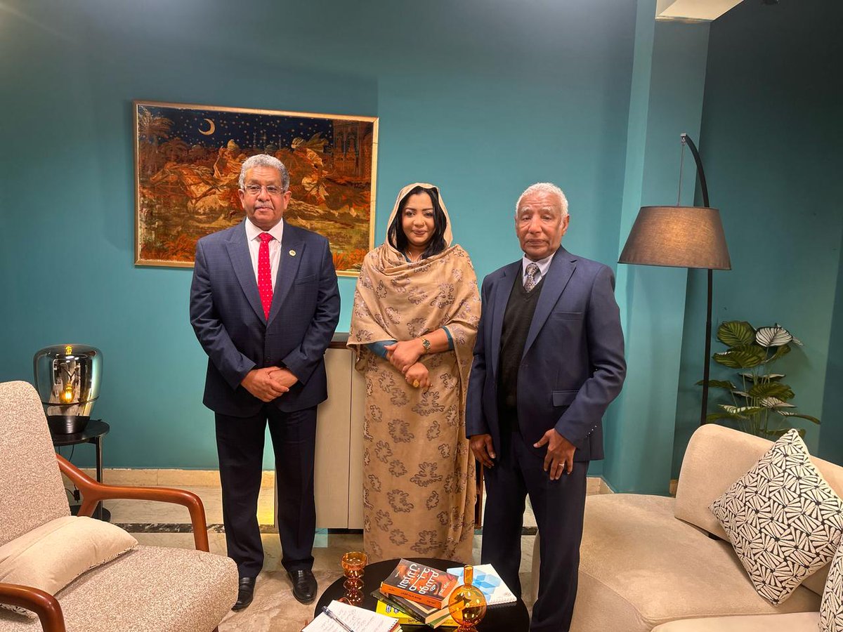 MycetomaRC's tweet image. Prof. Elzain Karrar (Nile University) & @ProfAHFahal, director @MycetomaRC, joined Dr. Salma Said on Sudan National TV to discuss the impact of war on Sudan's healthcare. They highlighted the urgent need for policy reforms & strategic planning to rebuild & strengthen the sector.