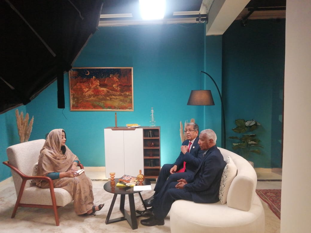 MycetomaRC's tweet image. Prof. Elzain Karrar (Nile University) & @ProfAHFahal, director @MycetomaRC, joined Dr. Salma Said on Sudan National TV to discuss the impact of war on Sudan's healthcare. They highlighted the urgent need for policy reforms & strategic planning to rebuild & strengthen the sector.