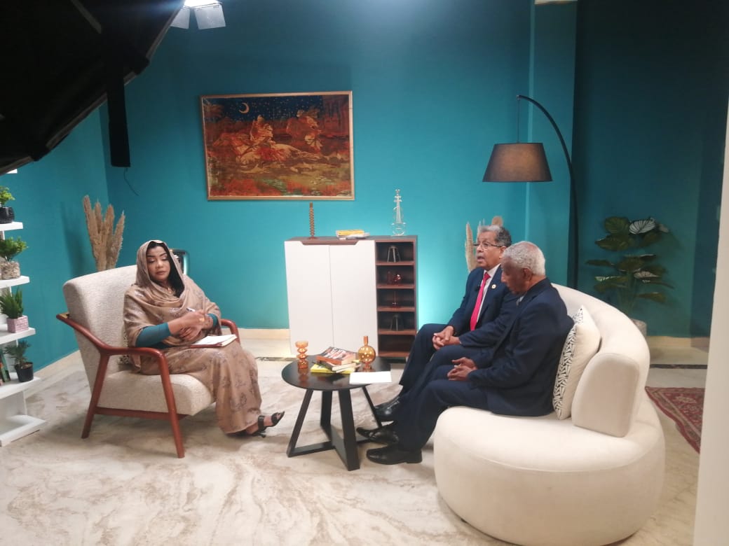MycetomaRC's tweet image. Prof. Elzain Karrar (Nile University) & @ProfAHFahal, director @MycetomaRC, joined Dr. Salma Said on Sudan National TV to discuss the impact of war on Sudan's healthcare. They highlighted the urgent need for policy reforms & strategic planning to rebuild & strengthen the sector.