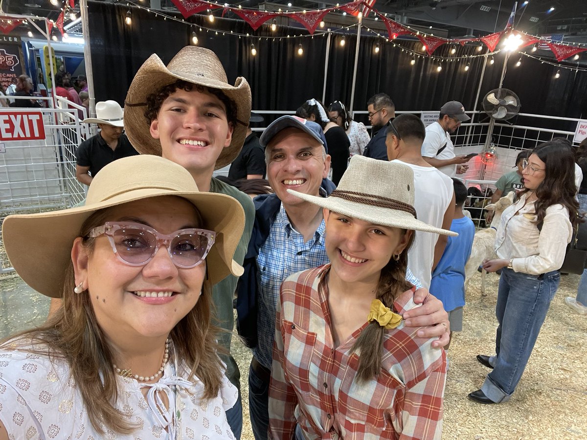 Enjoying <a href="/RODEOHOUSTON/">RODEOHOUSTON</a> with my family♥️