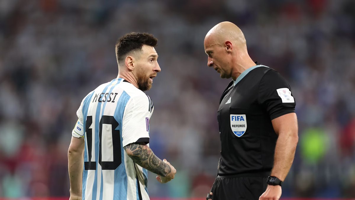 JohnHonesty__'s tweet photo. Same referee. Same fanbase.

He was the best referee ever when Messi won the World Cup, he is a corrupt mercenary today because Real Madrid won a game. Another classic by the anti-Madridista virus patients https://t.co/dSSGrLA1Nw