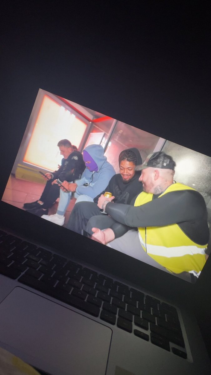 95Mateoo's tweet image. Mocna ekipa 🤣💪🏼 Koniec stypy w necie 😅