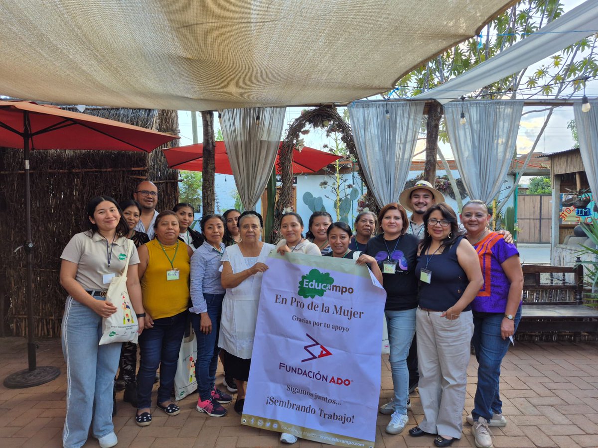 ✨ Desde Oaxaca, seguimos en el intercambio #MujeresqueInspiran.

Las mujeres meliponicultoras han visitado:

📍 XOCCO OAX
📍 Casa Guajolotes
📍 Taller Susana Gómez
📍 Mujeres que Tejen
📍 Mezcal Yza Cúbi
📍 Magia Textil

¡Aprendizaje y liderazgo en acción! 

#Educampo