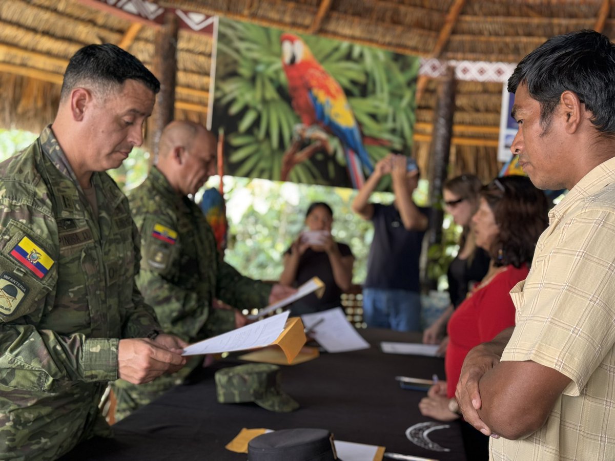 𝑳𝒂 𝑬𝒔𝒄𝒖𝒆𝒍𝒂 𝒅𝒆 𝑰𝒘𝒊𝒂𝒔 𝒅𝒆𝒍 𝑬𝒋𝒆́𝒓𝒄𝒊𝒕𝒐 𝒊𝒏𝒂𝒖𝒈𝒖𝒓𝒂 𝒆𝒍 𝑷𝒓𝒐𝒚𝒆𝒄𝒕𝒐 𝒅𝒆 𝑽𝒊𝒏𝒄𝒖𝒍𝒂𝒄𝒊𝒐́𝒏 𝒄𝒐𝒏 𝒍𝒂 𝑺𝒐𝒄𝒊𝒆𝒅𝒂𝒅.

#EjércitoECU