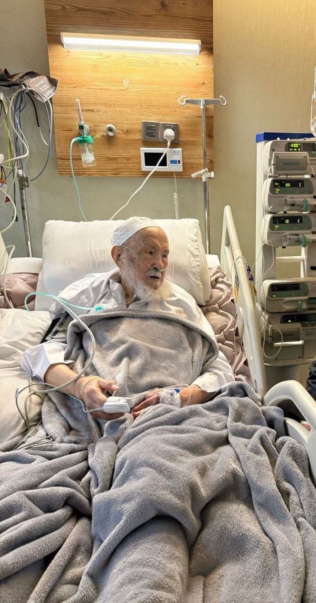 سماحة آية الله العظمى الشّيخ محمد إسحاق الفياض نسأل الله أن يمن عليه بلباس الصحة والعافية والشفاء العاجل ...