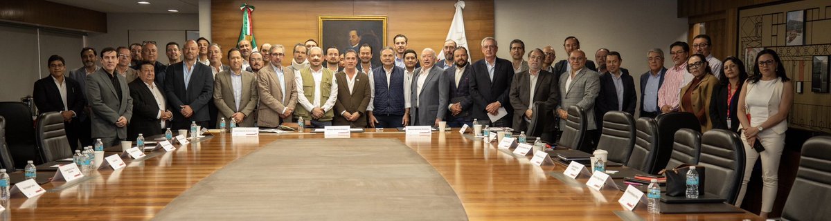 Sostuvimos una reunión de trabajo con integrantes de la Cámara Nacional de la Industria de Desarrollo y Promoción de Vivienda <a href="/CANADEVINAC/">CANADEVI NACIONAL Oficial</a>, encabezados por su presidente nacional <a href="/_RamirezCarlos_/">Carlos Ramírez Capó</a>, donde refrendamos la importancia del diálogo constructivo y la colaboración entre