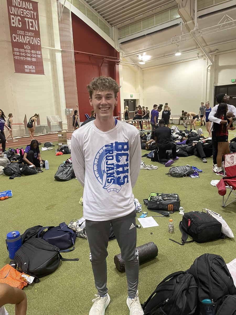 Marykate Felts jumps an indoor and season best 17”, Keaton Kuehr jumps 21” to place 🥉!