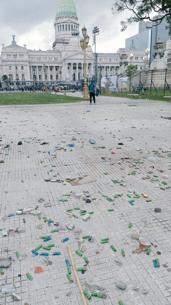 rompe_teclas's tweet image. 14 toneladas de cartuchos