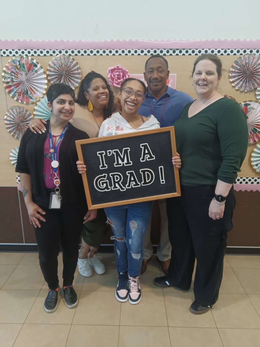 It's an AMAZING feeling when students do what they once thought was impossible. Two years ago, this young lady was headed in a different direction. Thanks to her parents, our support group members, and most importantly, her determination and efforts, She is NOW a graduate🙏🏾👋🏾👋🏾