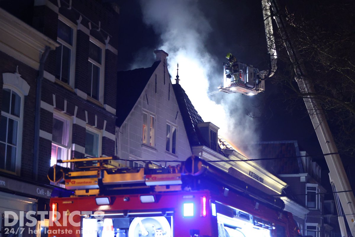 Zeer grote brand op Beestenmarkt in Delft