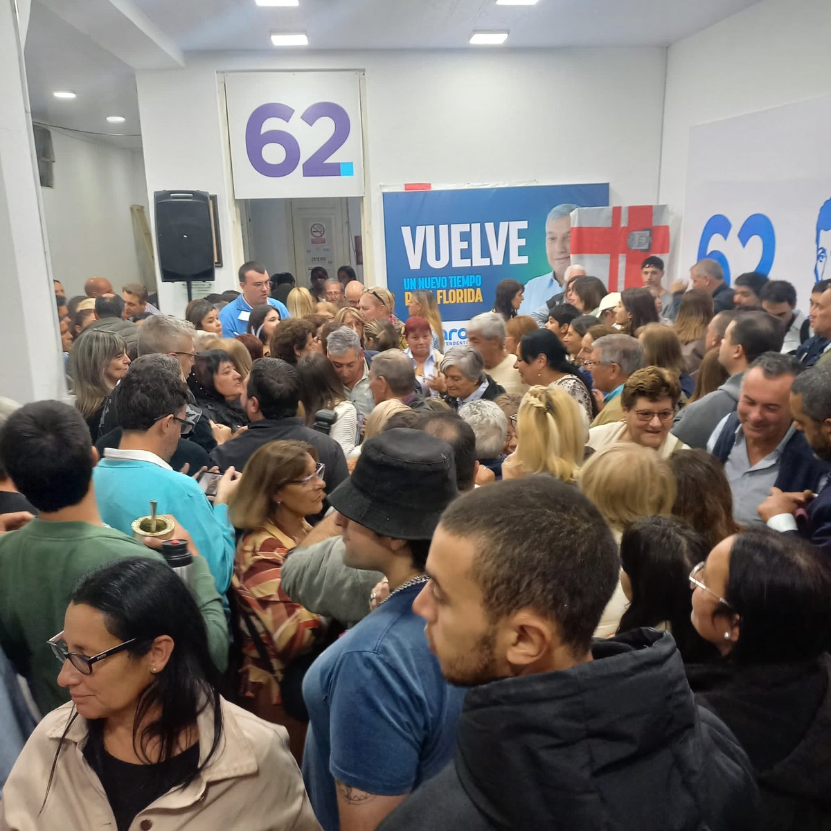 Vuelve <a href="/PajaroEnciso/">Carlos Enciso Christiansen</a>
Un Nuevo Tiempo para Florida,  a casa llena recibimos a nuestro líder absoluto y candidato a la Intendencia de Florida CARLOS "PÁJARO" ENCISO #PájaroIntendente 
Gracias, estamos acá al firme siempre en nuestra casa la <a href="/amo_62florida/">Agrupación Manuel Oribe</a> junto a UN GRAN EQUIPO.