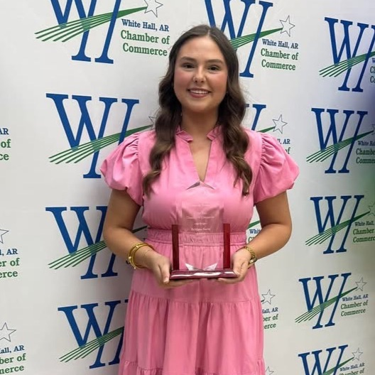 Congratulations to White Hall High School senior, Isabella Moore.  She is the recipient of the White Hall Chamber of Commerce Bridges Socia Award.