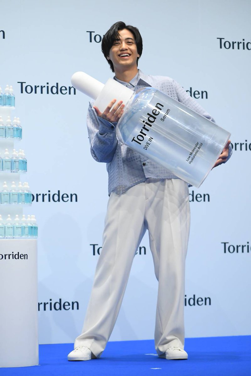 encountofficial's tweet photo. キンプリ髙橋海人、虜になる人は「自信を持っている人」　スキンケアのこだわりも明かす

詳細👇
https://t.co/dJOFCp32D9

#髙橋海人 #KingandPrince #Torriden #トリデン ＠kp_official0523 ＠torriden_jp https://t.co/0pYohxysRD