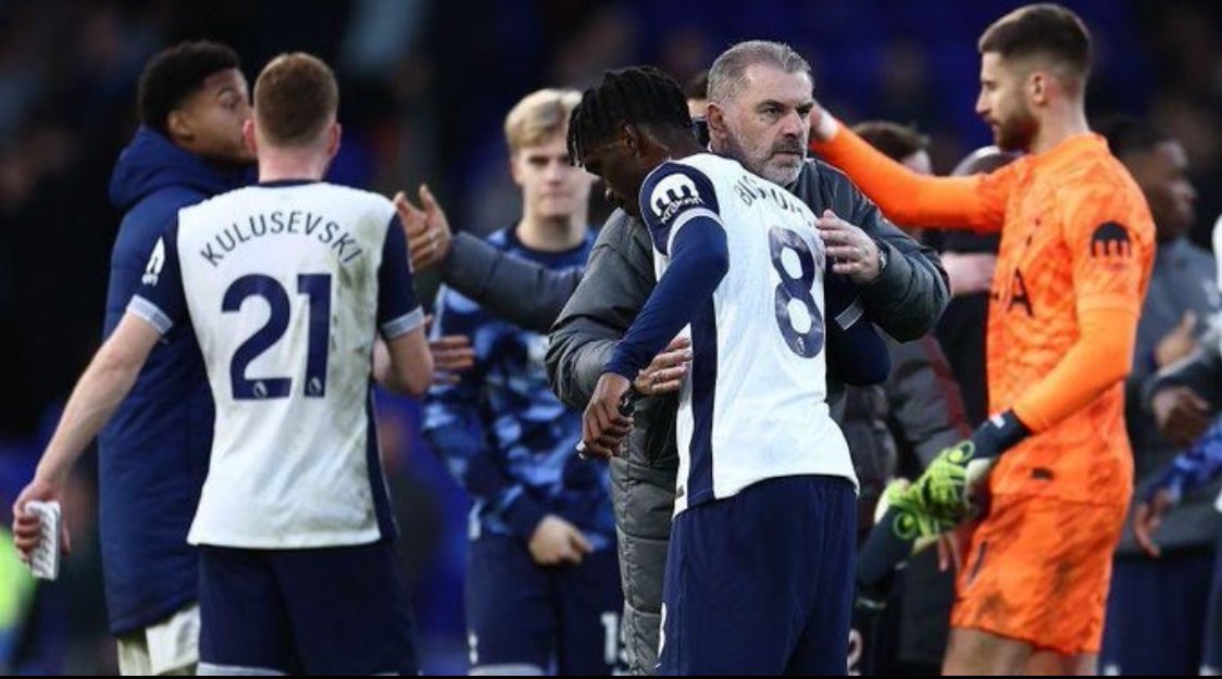 3bod2210's tweet image. #Spursday 🤍🤍🤲