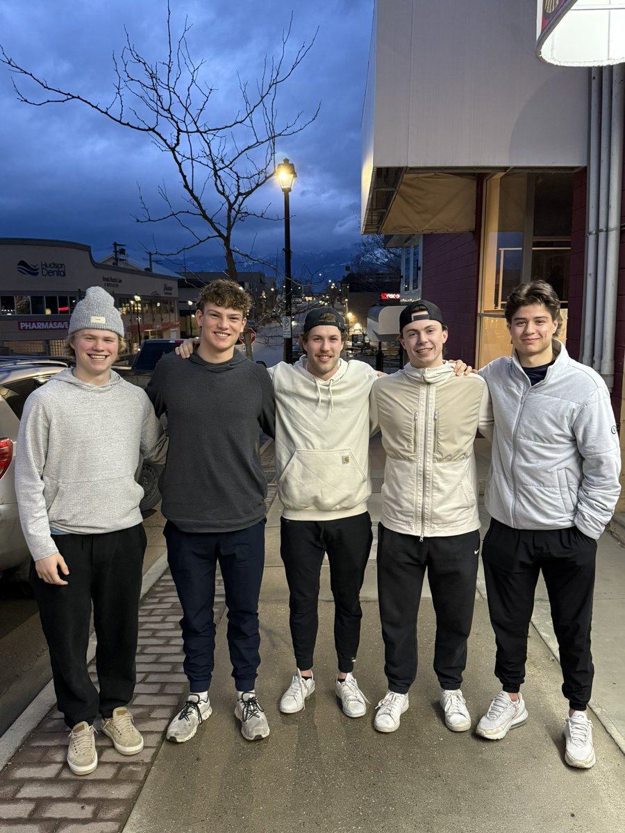 Friends Forever…Borders Don’t Matter! 🏒 🇨🇦🇺🇸🏒