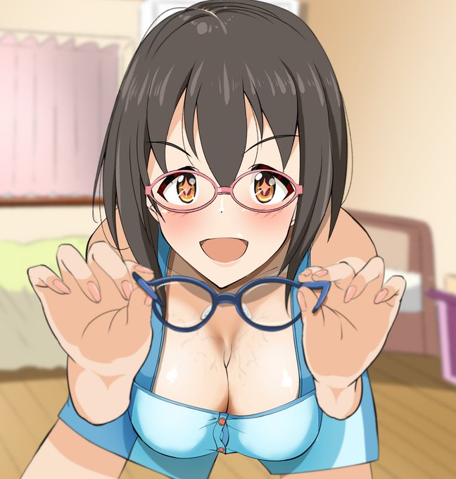 「あなたに似合う眼鏡はコレですっ!!!!」
盛条春菜さんに眼鏡を勧められる 