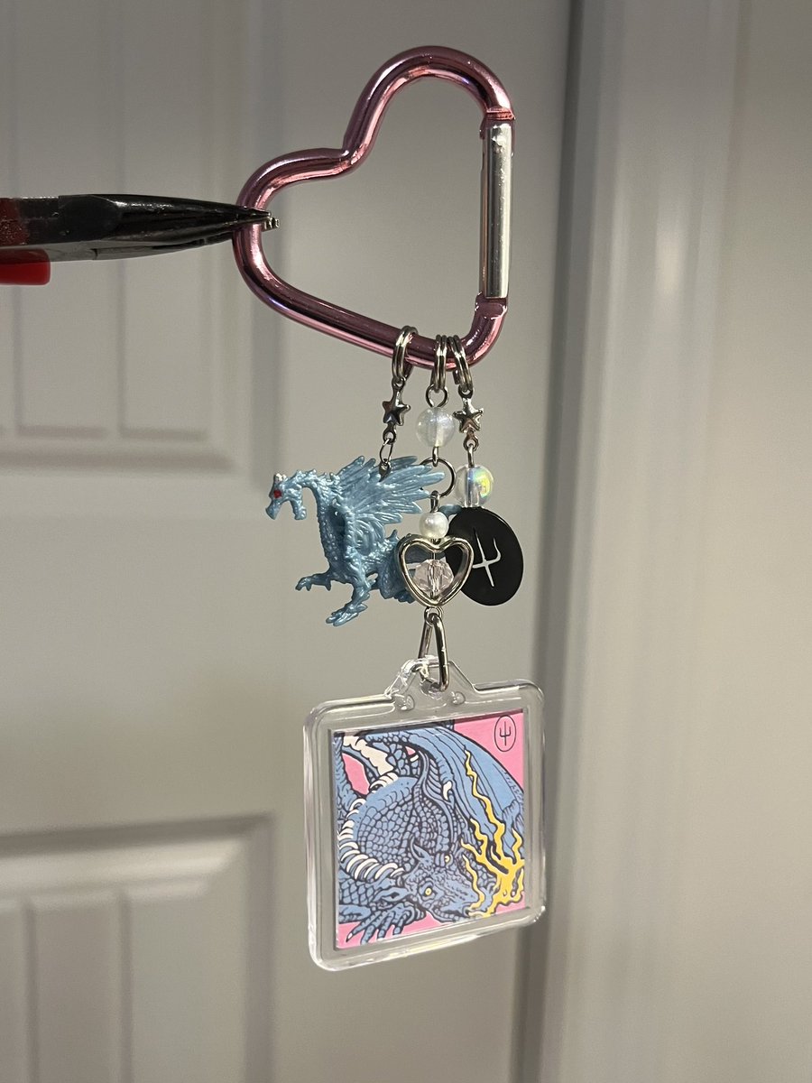 _homephown's tweet image. welcome trash to the world of sai keychains 🙂‍↕️🐉