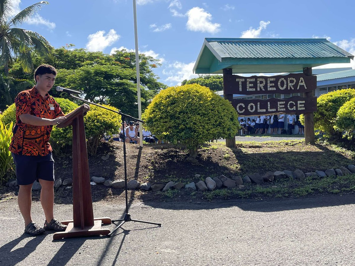 CKI_MFAI's tweet photo. Tereora College's 2025 student leaders have reintroduced the flag-raising ceremony, honouring Cook Islands traditions and values. MFAI proudly supported this initiative, sponsoring the new flagpole now standing at Tereora's entrance. #MFAI #CookIslandsPride https://t.co/3KwPBjia4w