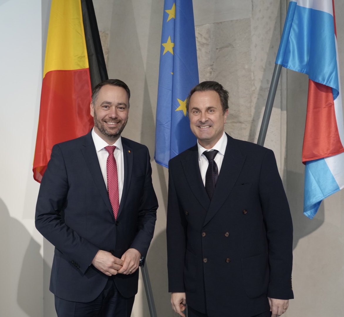🇧🇪🇱🇺 Merci pour l’invitation, <a href="/Xavier_Bettel/">Xavier Bettel</a> ! Notre rencontre a été très constructive et a confirmé l’importance des liens forts entre la Belgique et le Luxembourg. J’ai hâte de renforcer cette coopération à travers nos échanges.

Dank je wel voor de uitnodiging, Xavier! Onze