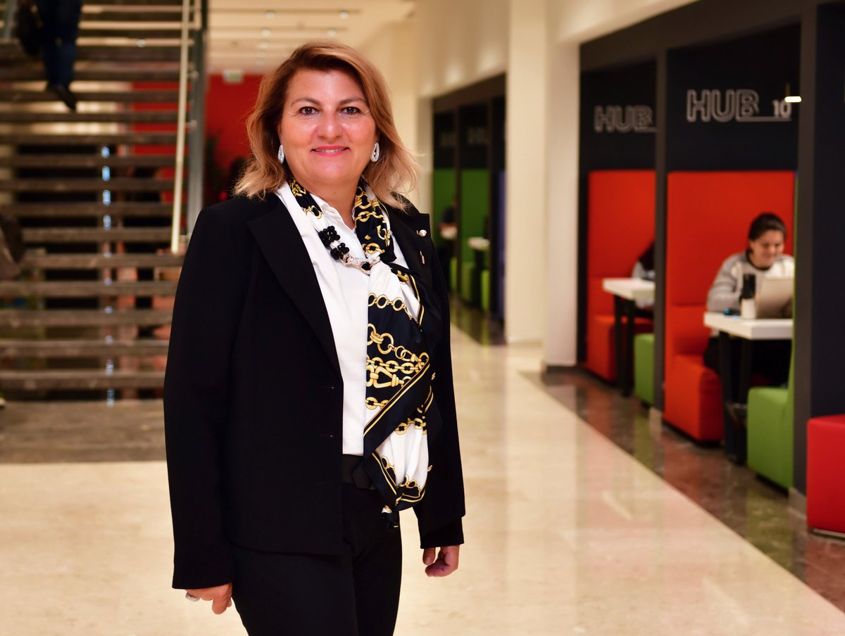 Mütevelli Heyet Başkanımız Dr. Bahar Akıngüç Günver'in "Eğitimde sezginin yeri üzerine" başlıklı yazısı, Herkese Bilim Teknoloji dergisinde  yayınlandı.

Dr. Bahar Akıngüç Günver'in, eğitimde 35 yıla varan deneyimi ışığında bilimde sezginin önemine değindiği yazısını okumak için