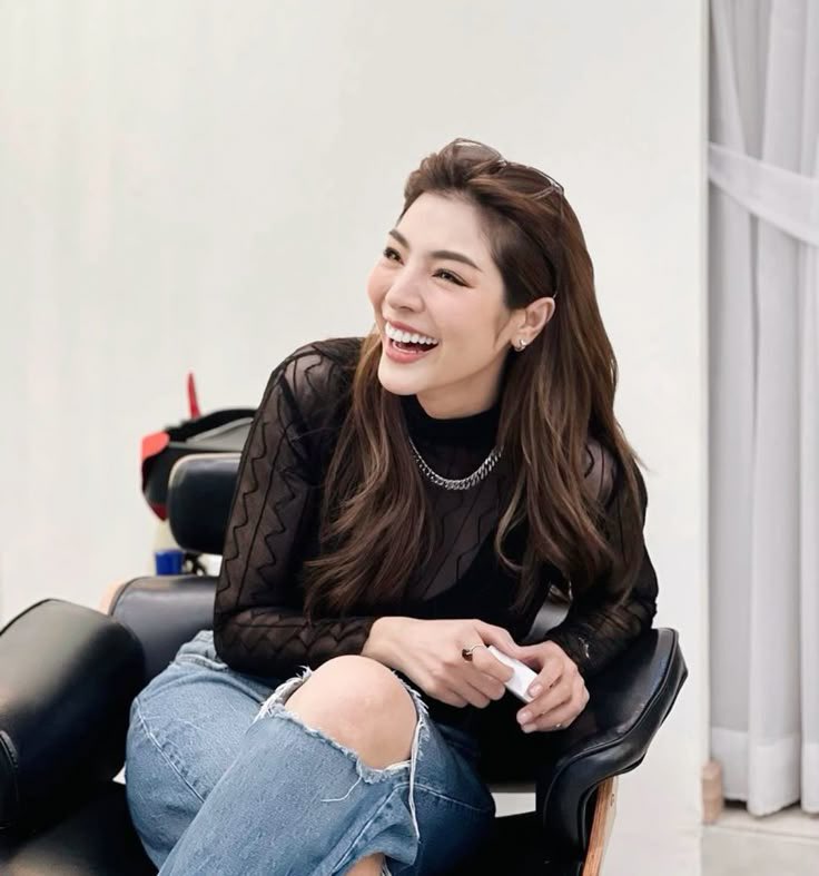 Girly_girl2183's tweet photo. Always here for you our Queen 👑
ALWAYS BY FAYE’S SIDE
#อยู่เคียงข้างFayeตลอดไป
#FayeWePromiseNotToGo
#FayePeraya
@malisorn00 https://t.co/r4qrmLxw6s