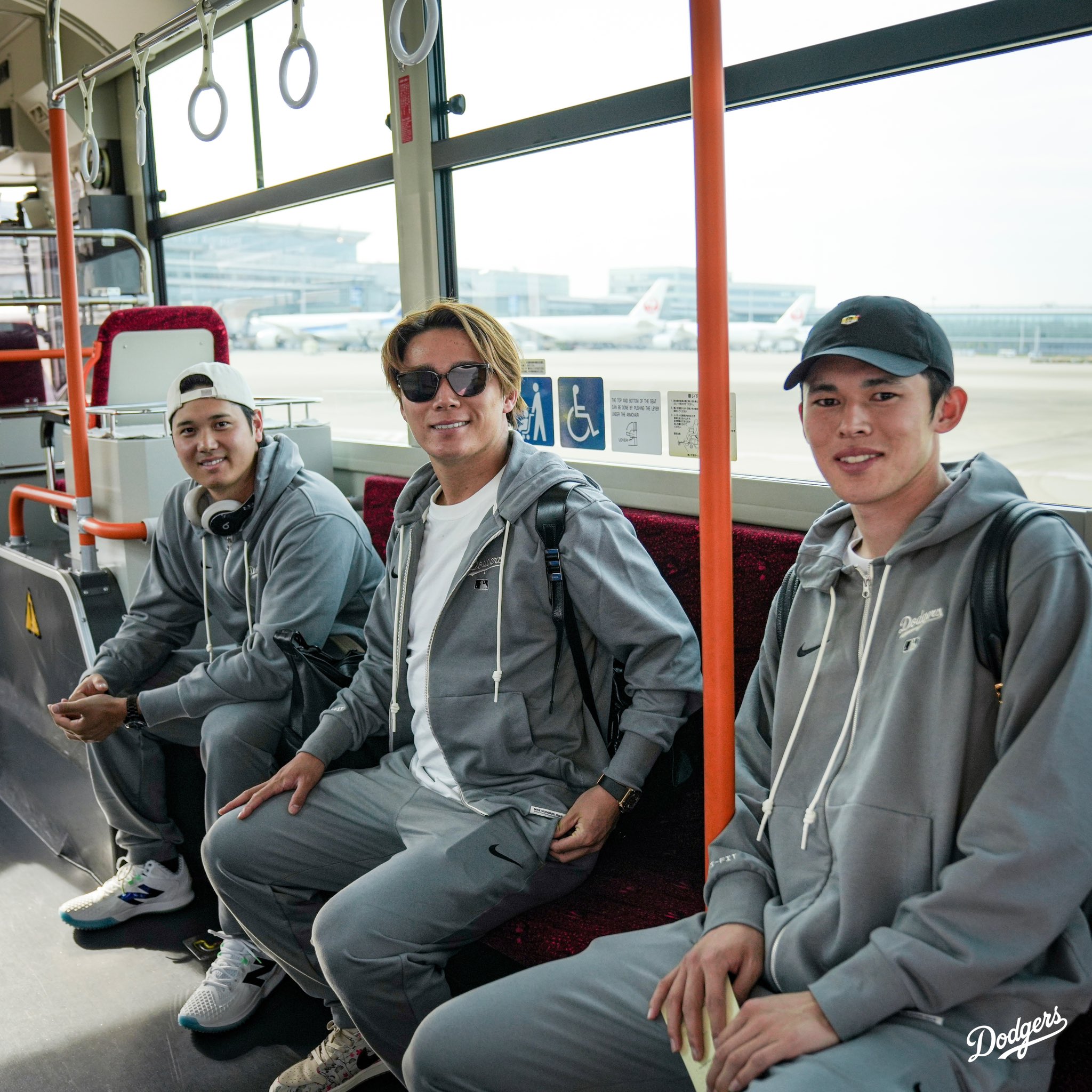 A photo of Shohei Ohtani, Yoshinobu Yamamoto and Roki Sasaki sitting in a shuttle.