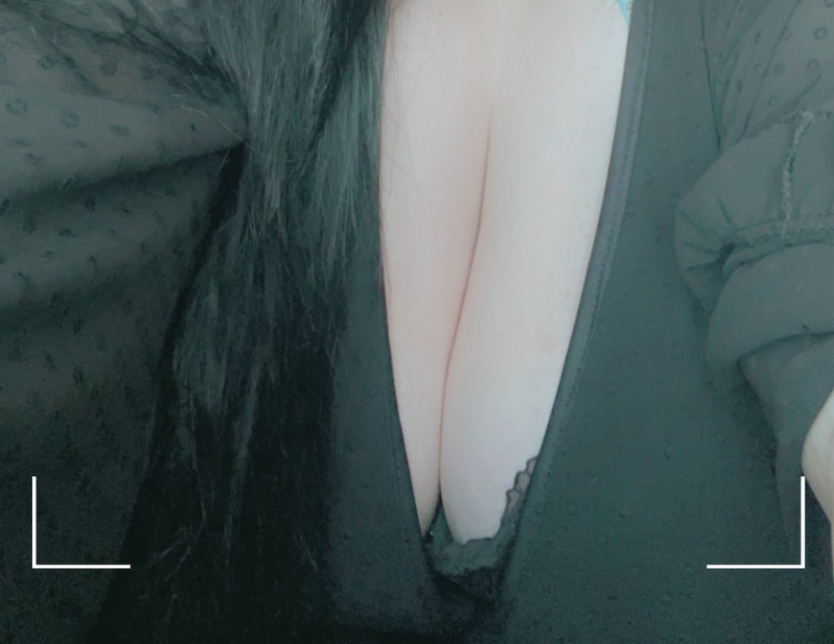 Missed me yesterday little piggies? Show me how much 🤤