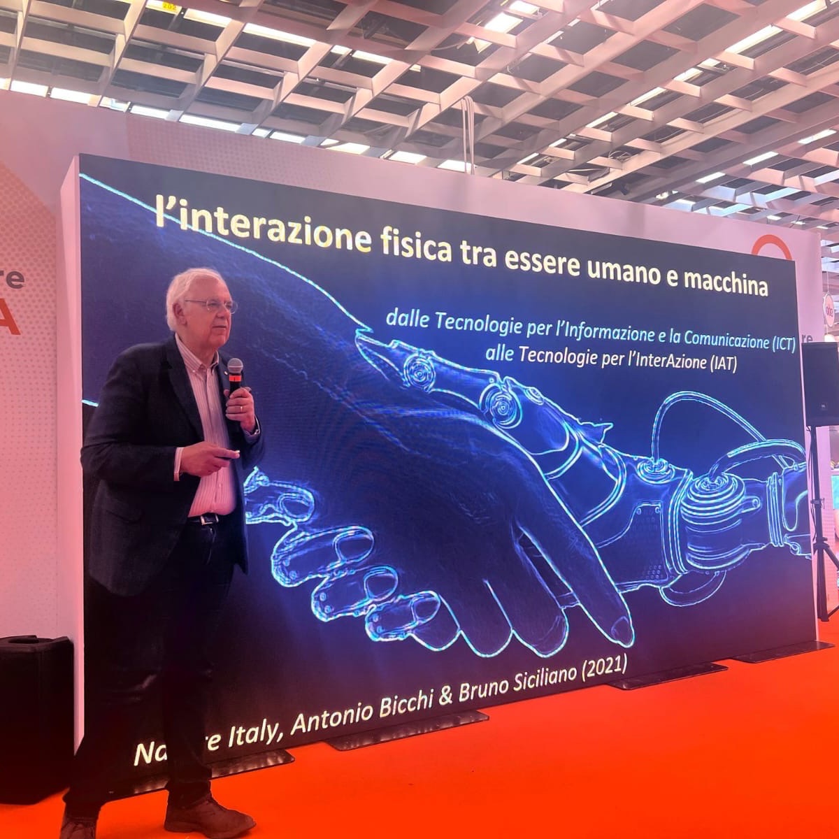 PRISMA Lab (@prismalabunina) on Twitter photo đ˘ Il Prof. <a href="/brunosiciliano7/">Bruno Siciliano</a> <a href="/FieraDidactaITA/">FieraDidactaOfficial</a>
con la presentazione âRobotica, Intelligenza Artificiale e 5G: il futuro che stiamo sperimentandoâ.
Un contributo sul ruolo di queste tecnologie nei nuovi scenari educativi e applicativi. đ˘ Il Prof. <a href="/brunosiciliano7/">Bruno Siciliano</a> <a href="/FieraDidactaITA/">FieraDidactaOfficial</a>
con la presentazione âRobotica, Intelligenza Artificiale e 5G: il futuro che stiamo sperimentandoâ.
Un contributo sul ruolo di queste tecnologie nei nuovi scenari educativi e applicativi.