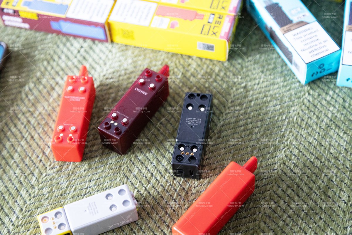 RelxVapeChina's tweet photo. 悦刻积木2代，现货~
全口味，凉感升级，甜度降低，喜欢击喉感的小伙伴快来试试叭😄

#悦刻电子烟 #悦刻积木 #悦刻积木2代 #悦刻积木22000
#relxCreator #relx #悦刻通配弹 https://t.co/TTXKfNp08X