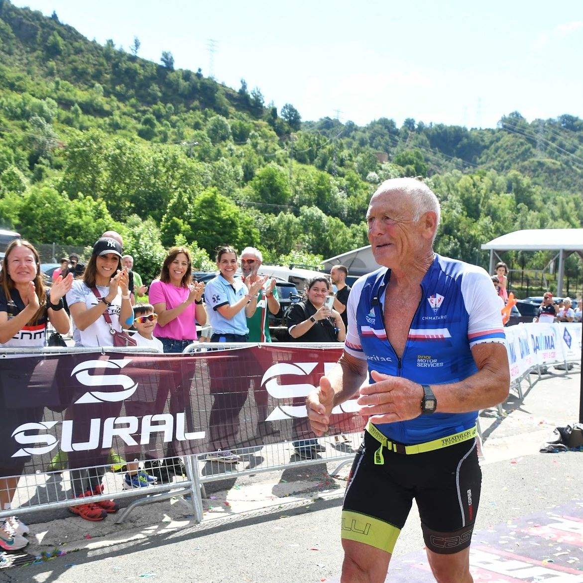 Los padres están siempre en la meta esperando a que llegues, pero a ellos también les gusta disfrutar de la vida y del deporte. 
Hazles el mejor regalo posible para el día del padre, regala salud, regala SURAL y apóyale en su objetivo!
suralsport.com