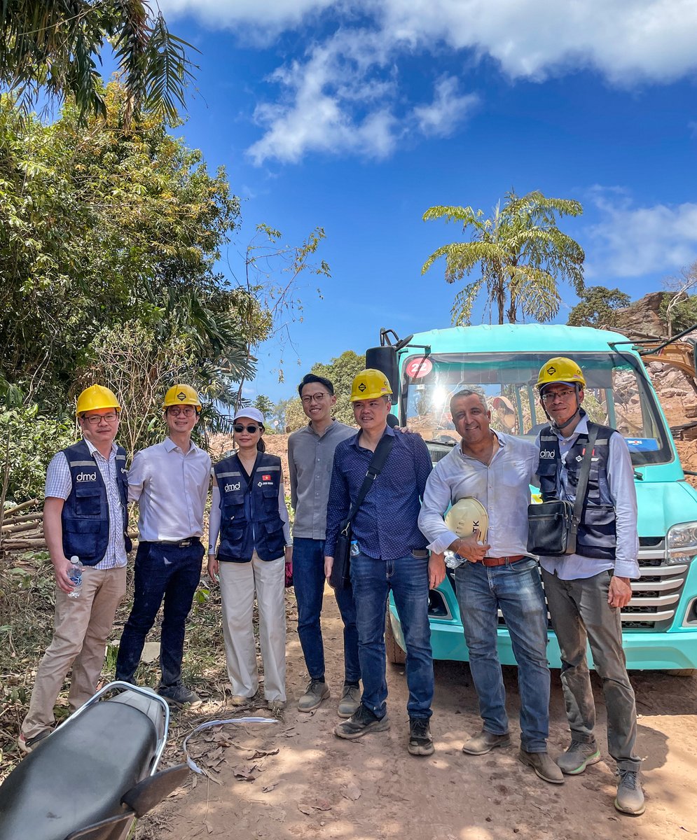 10 Design tweet media