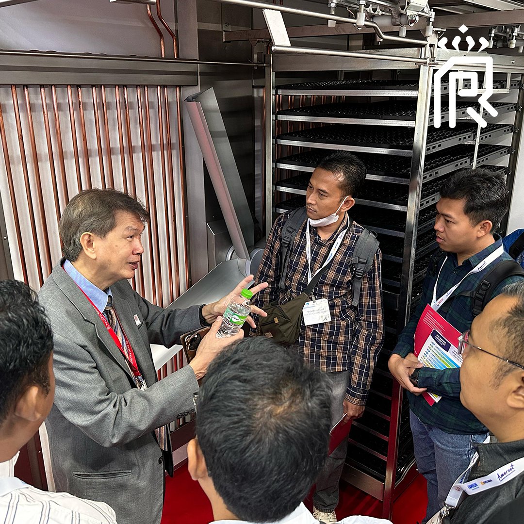 Meet our sales team at VIV Asia and get insights on Royal Pas Reform's new series of data-driven incubators that reliably ‘sense’ the changing needs of the growing embryo: SmartSense™
#VIVAsia2025 #PasReform #HIPRA #SmartSense #Incubation #SmartVac #Vaccination #Poultry