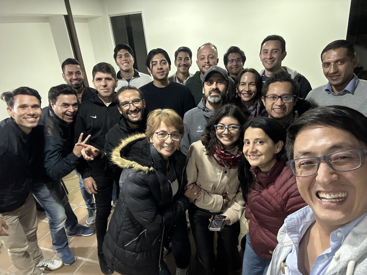 HyenukChu's tweet image. Son las 10:30 pm y aún quedan algunos reunidos

Gracias 🙏 por venir y compartir