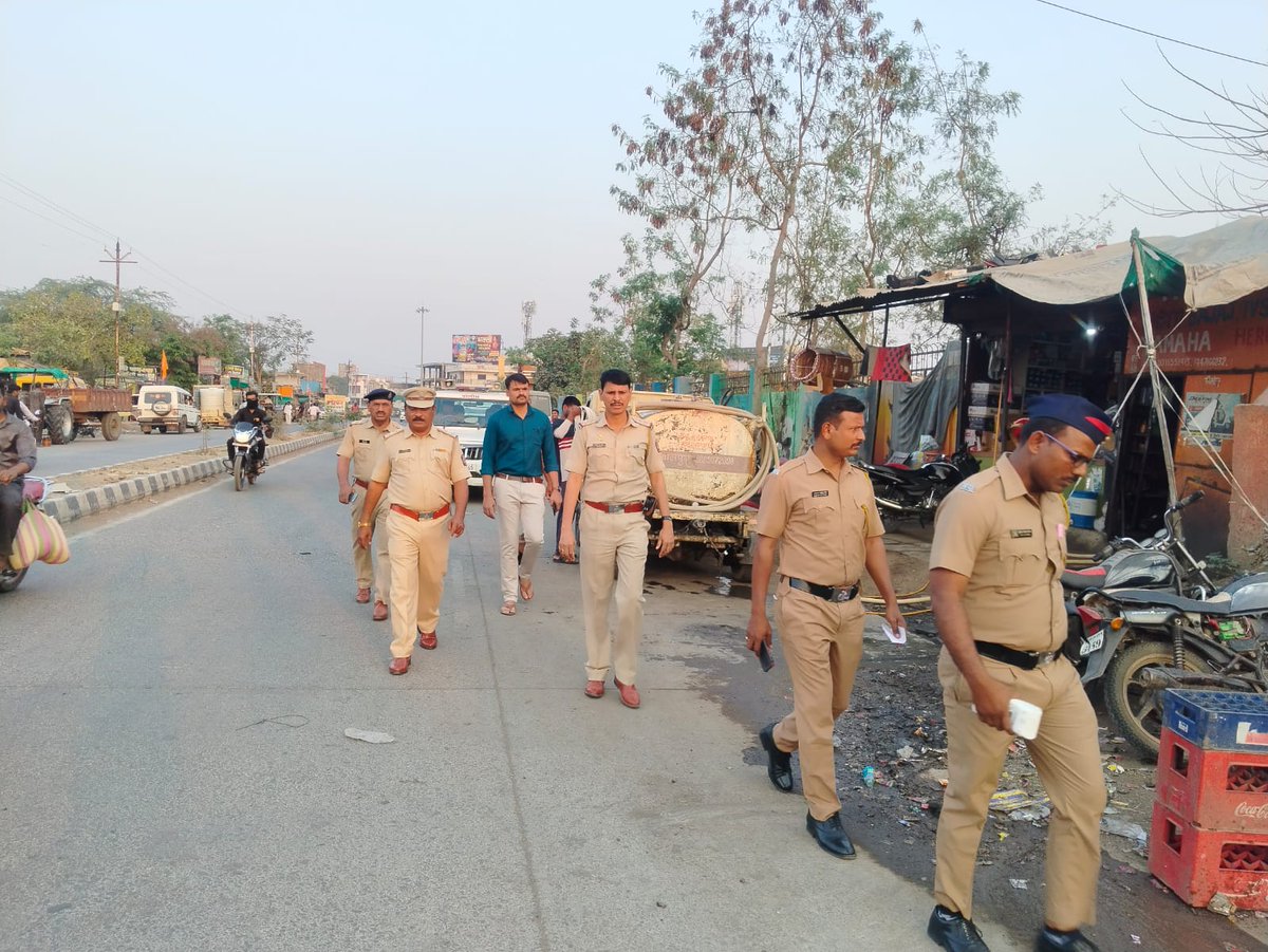 पोलीस स्टेशन रिसोड कडून भाजी बाजार रिसोड येथील अतिक्रमण संबंधाने कारवाई
<a href="/SP_Washim/">वाशिम पोलीस - Washim Police</a>