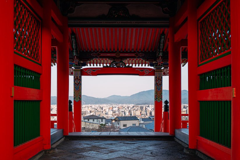 insightkyoto's tweet photo. 過去Pic【早朝の清水寺・仁王門で桜を観る】2024/4/2撮影

清水寺の無料エリアです。ソメイヨシノがようやく開花しました。

🔗 https://t.co/64nsCBHPDB

⛩京都フォトブログ<8か国語>
おすすめ観光スポット300ヶ所・630記事以上

#insightkyoto  #beautiful_kyoto 
#京都観光  #日本の四季  #美しい京都 
#清水寺  #仁王門  #清水寺の桜