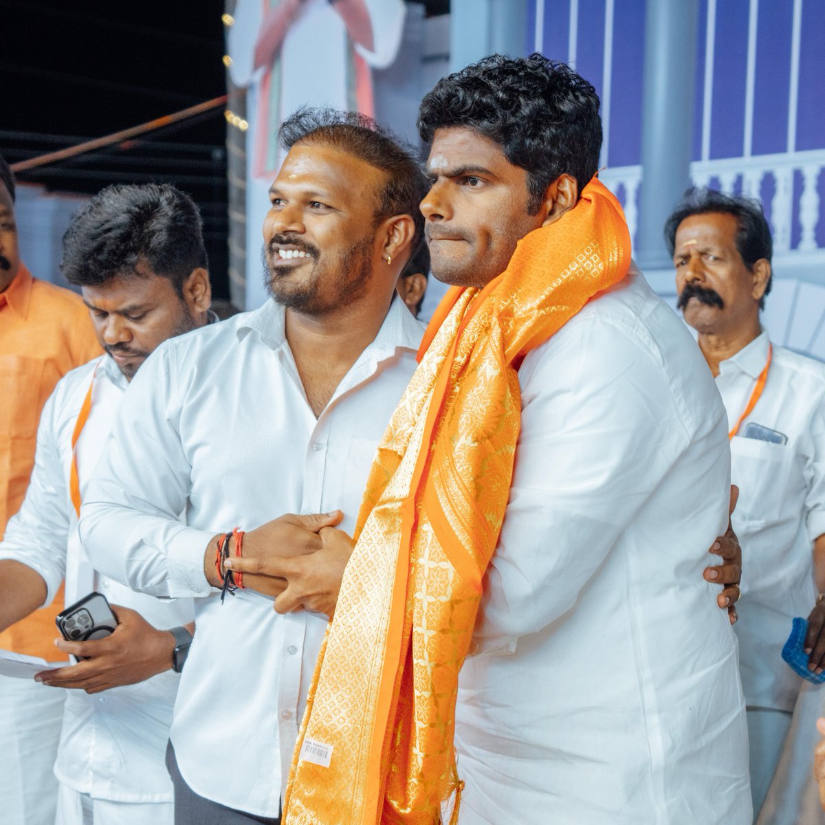 BJP Tamilnadu (@bjp4tamilnadu) on Twitter photo நேற்று தென்காசியில் நடைபெற்ற பொதுக்கூட்டத்தில் நமது மாநில தலைவர் திரு.<a href="/annamalai_k/">K.Annamalai</a> அவர்கள் முன்னிலையில், பளு தூக்குதலில் ஆசிய அளவில் தங்கம் வென்ற வீரர் மற்றும் அர்ஜூனா விருது பெற்றுள்ள
திரு.சதீஷ் சிவலிங்கம் அவர்கள் பாரதப் பிரதமர் திரு.<a href="/narendramodi/">Narendra Modi</a> அவர்களால் ஈர்க்கப்பட்டு பா.ஜ.க நேற்று தென்காசியில் நடைபெற்ற பொதுக்கூட்டத்தில் நமது மாநில தலைவர் திரு.<a href="/annamalai_k/">K.Annamalai</a> அவர்கள் முன்னிலையில், பளு தூக்குதலில் ஆசிய அளவில் தங்கம் வென்ற வீரர் மற்றும் அர்ஜூனா விருது பெற்றுள்ள
திரு.சதீஷ் சிவலிங்கம் அவர்கள் பாரதப் பிரதமர் திரு.<a href="/narendramodi/">Narendra Modi</a> அவர்களால் ஈர்க்கப்பட்டு பா.ஜ.க