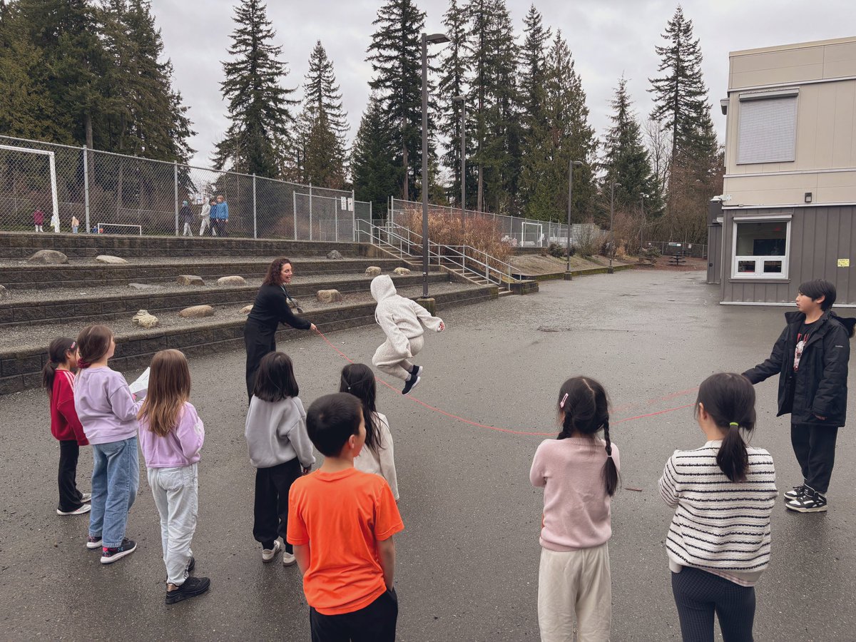 Thank you to Ms. Taylor and Ms. Carioti’s classes for leading these fun Jump Rope for ❤️ activities for our school today!! We raised some money for the Heart and Stroke Foundation, learned some heart healthy habits, and jumped, A LOT!