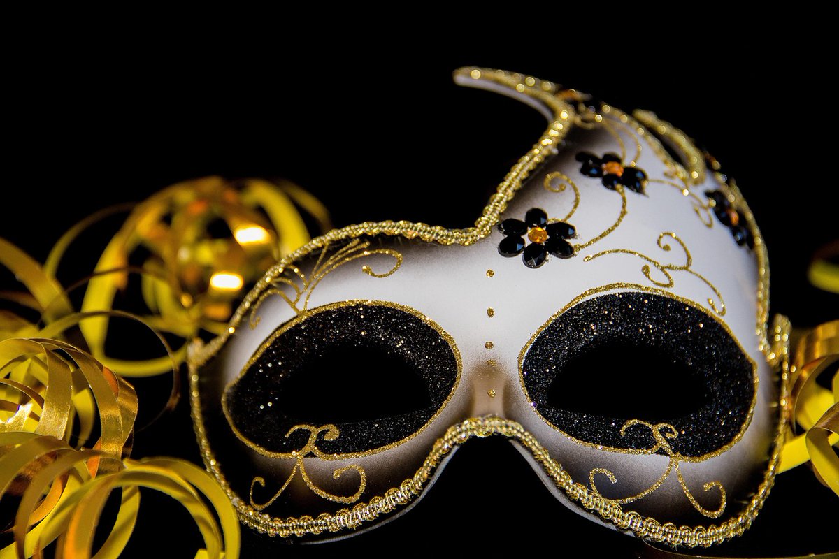 LynneS_Author's tweet image. #WritingCommunity #Aussieauthor #readingcommunity #newbook A major theme in my new release, Keeper of the Archives, is what people are like behind the masks we all wear. What would it be like if you suddenly developed the ability to see behind everyone’s mask?