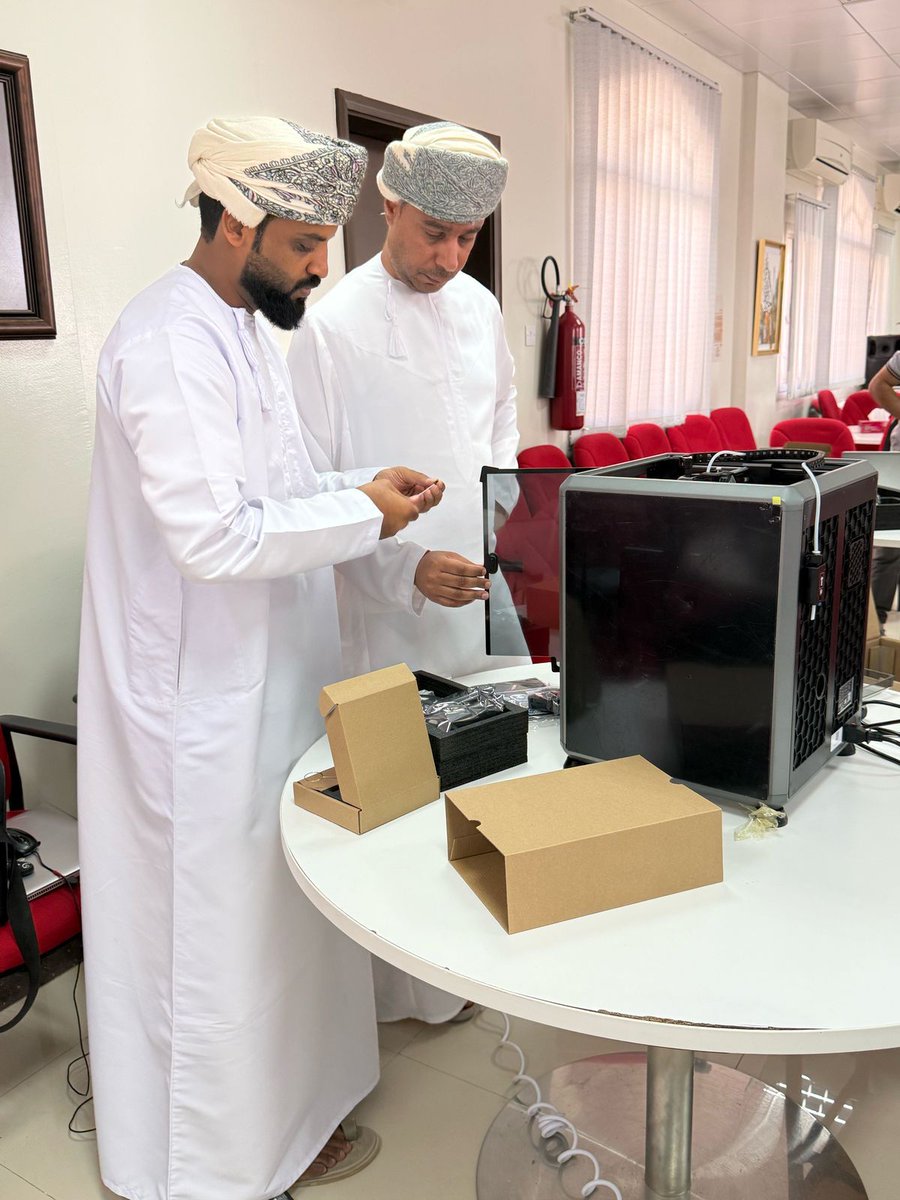 EduGovDkh4134's tweet photo. @EduDakGov مشاركة معلم تقنية المعلومات بالمدرسة الأستاذ أسعد الوائلي ورشة تدريب حول استخدام الطابعات ثلاثية الأبعاد في المديرية العامة للتربية والتعليم بمحافظة الداخلية

#تعلم_مستدام 
#تعليمية_الداخلية 
#رمضان_يجمعنا
@EduGovOman
@EduDakGov
@DeduAc2021 https://t.co/O6WwzOm5k9