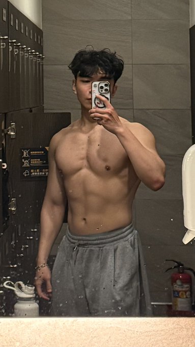 Watch BlackPeachBoy 黑桃洨男孩's leaked NSFW photo on TwXstars