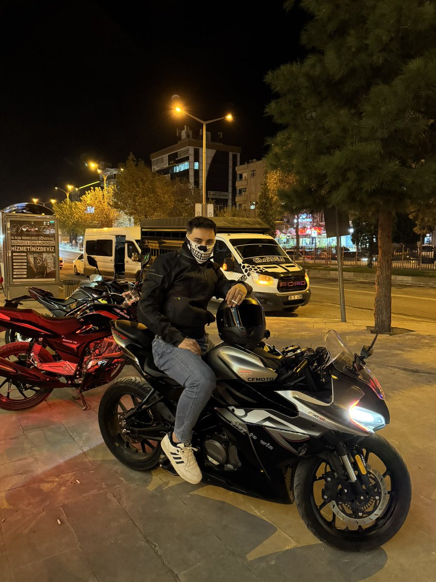 Hızlı yaşa genç öl cesedin yakışıklı olsun :)